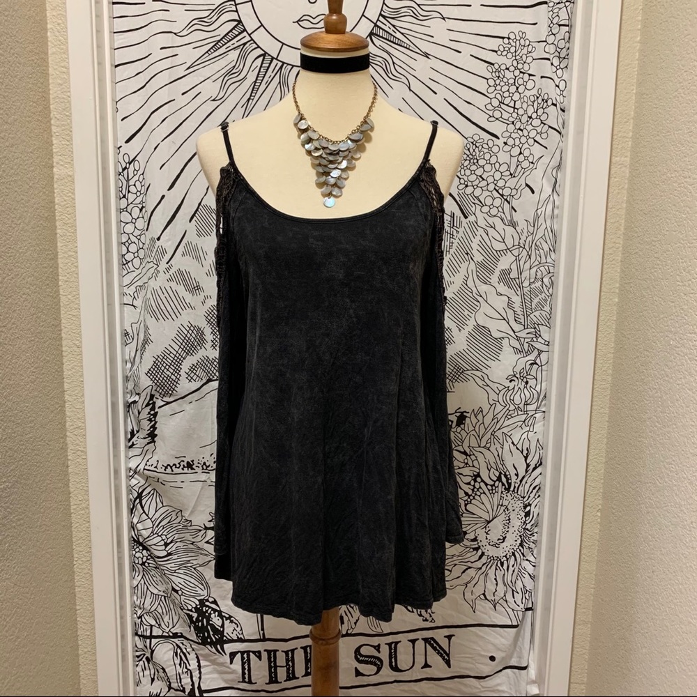 🌈 Amazing Lace off shoulders top - Picture 2 of 13